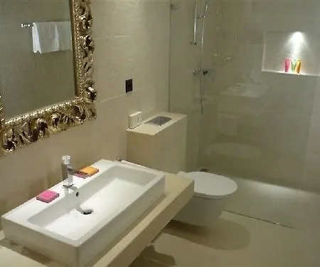 מלון Albergo Losone 4*