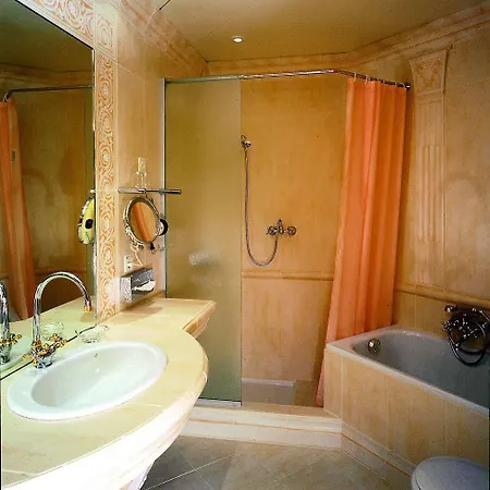 Albergo Losone מלון 4*